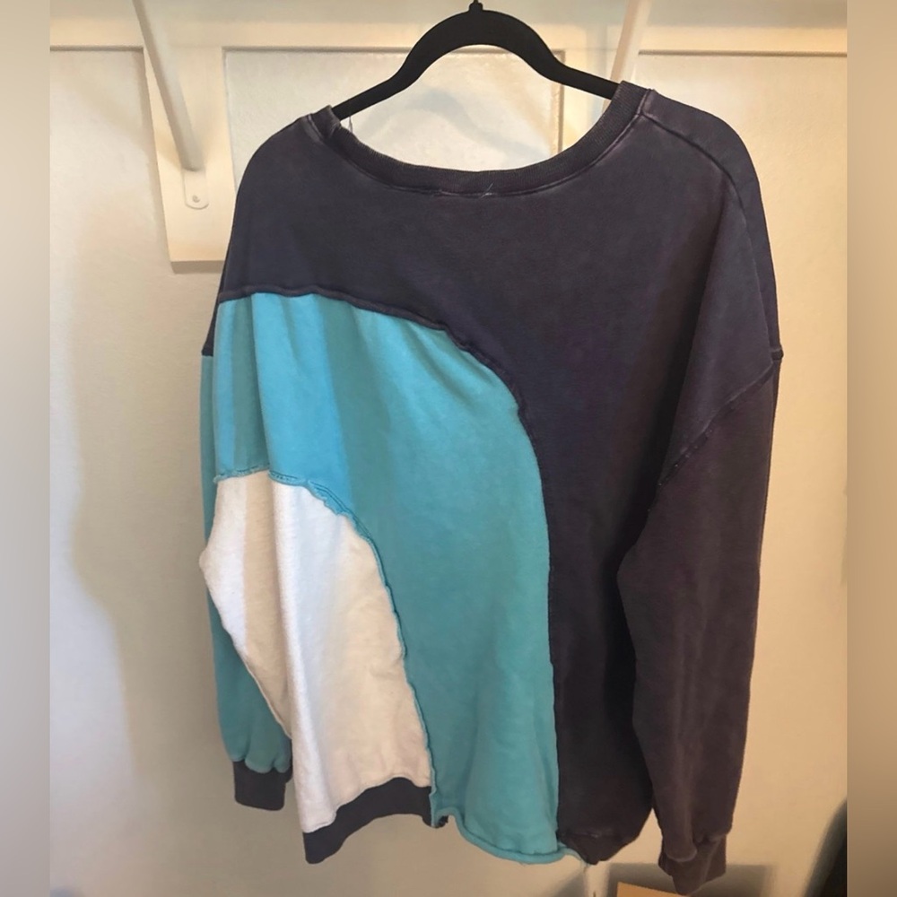 BlueVelvet Colorblock Sweatshirt in Blue and White with Pockets Large - Picture 8 of 9